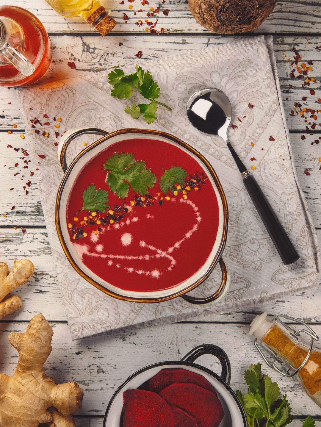 ჭარხლის წვნიანი ქოქოსის რძით და ჯანჯაფილით