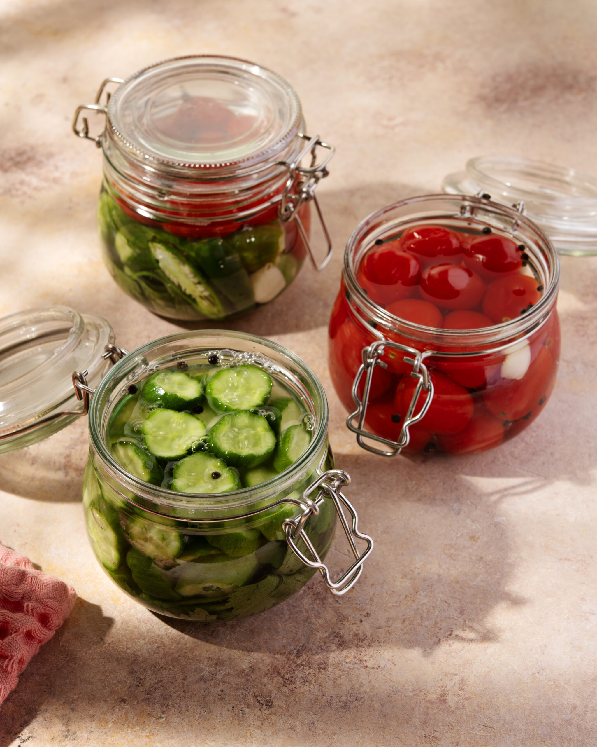 ფერმენტირებული კიტრი და ჩერი პომიდორი