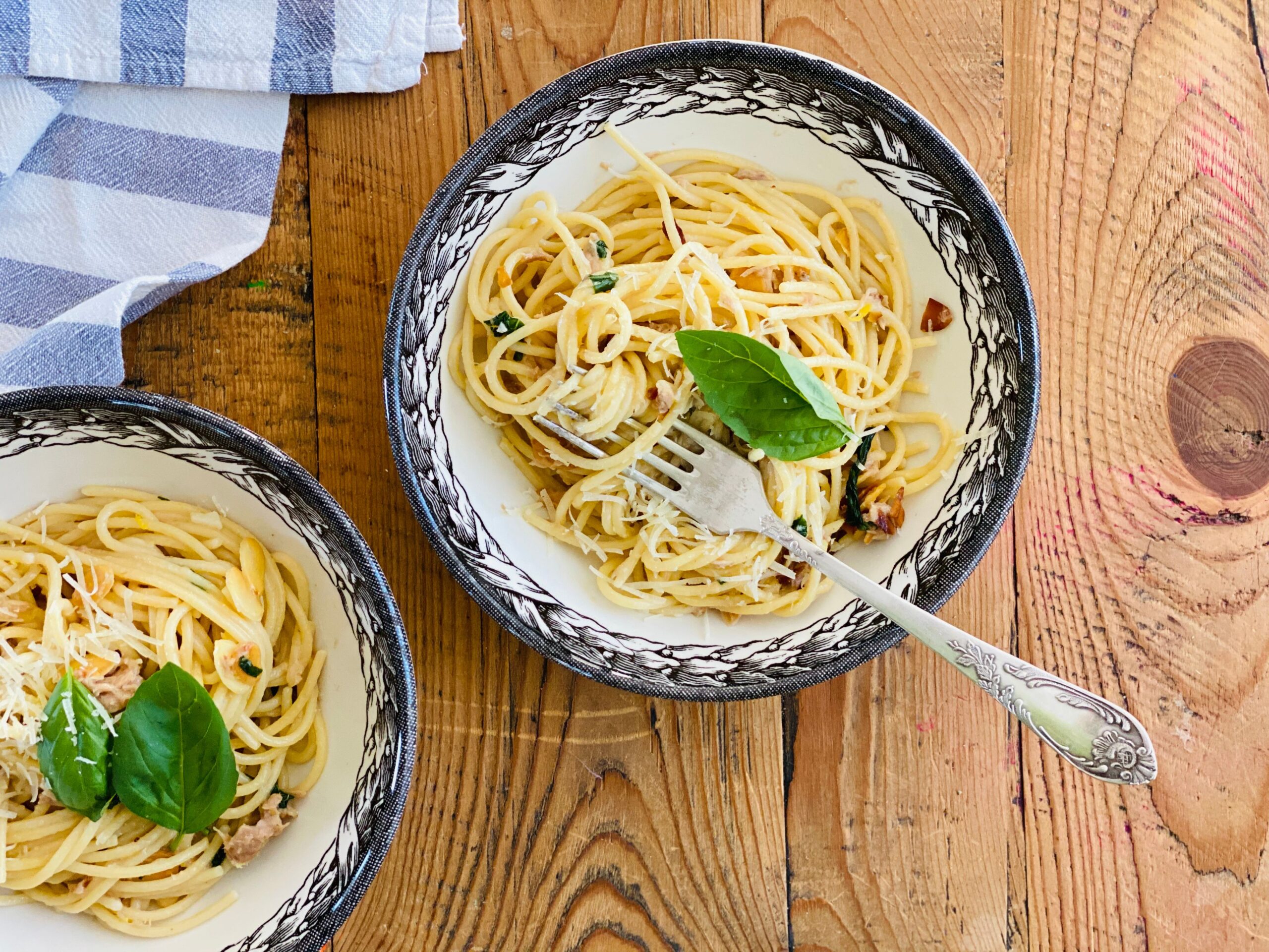 კიტრის და პომიდვრის სალათა გურული სუნელით